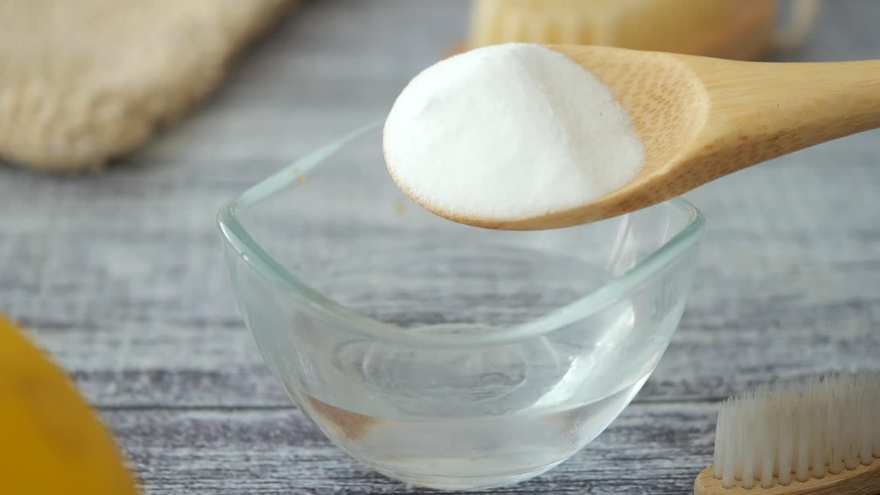 Soluzione detergente con bicarbonato di sodio