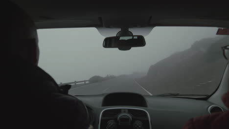 Emocionante-Viaje-Por-Carretera-A-Través-De-Las-Montañas-Hasta-El-Volcán-Teide-En-Tenerife