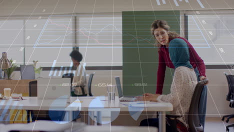 animación del procesamiento de datos financieros sobre diversas personas de negocios en la oficina