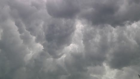 cielo tormentoso justo antes de una tormenta eléctrica