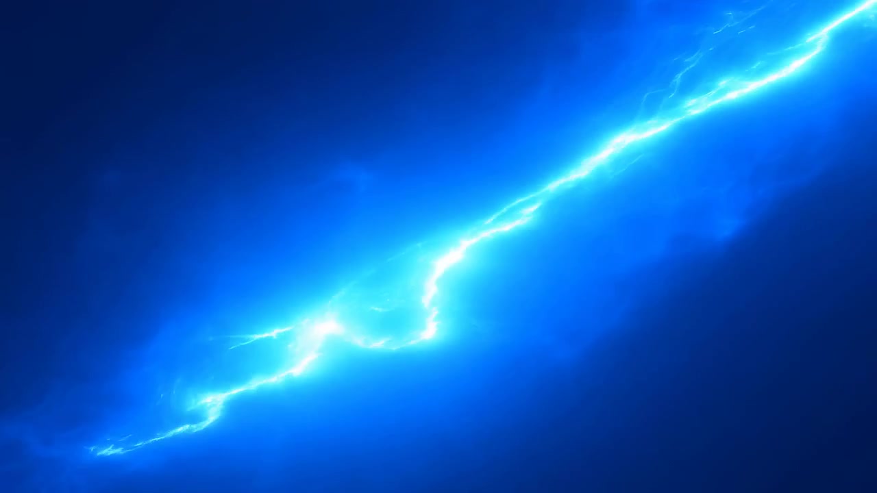 Faisceau d'éclair bleu traversant un ciel sombre, lueur néon cinématique, arcs de plasma et étincelles électriques ondulant à travers la fumée