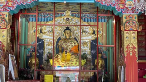 bodh gaya buddha idol at buddhasikkhalay monastery