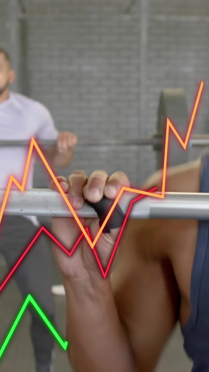 Animazione di un grafico che elabora dati su diverse persone che sollevano bilancieri in palestra