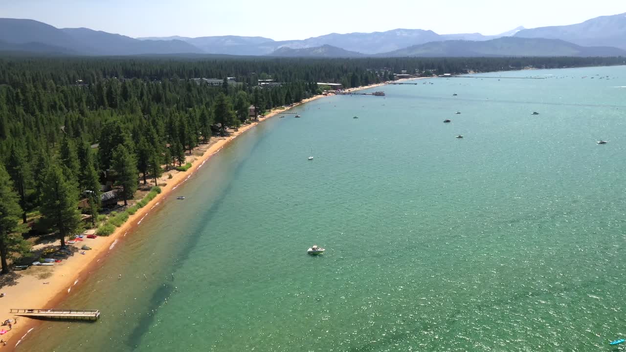 vista pintoresca del lago tahoe en verano, california, estados unidos