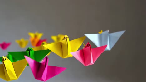 pájaros de papel origami de colores