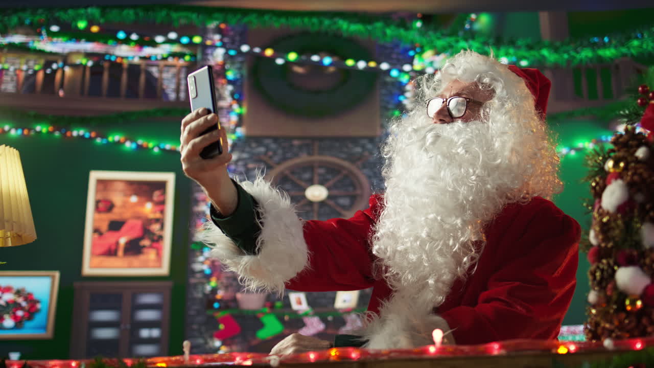 산타클로스가 셀피를 찍고