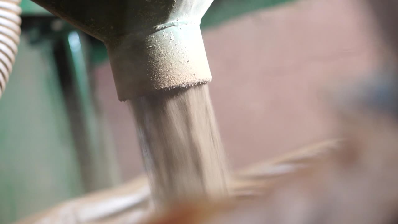 미세하게  ⁇ 은 녹차, 이 맛있는 음료의 생산 과정의 일부를 드러 ⁇ 니다