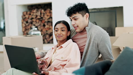 Couple,-boxes-and-laptop-in-real-estate-planning