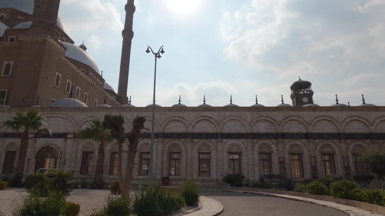 arquitectura islámica de la mezquita de muhammad ali, ciudadela de saladino, el cairo, egipto.