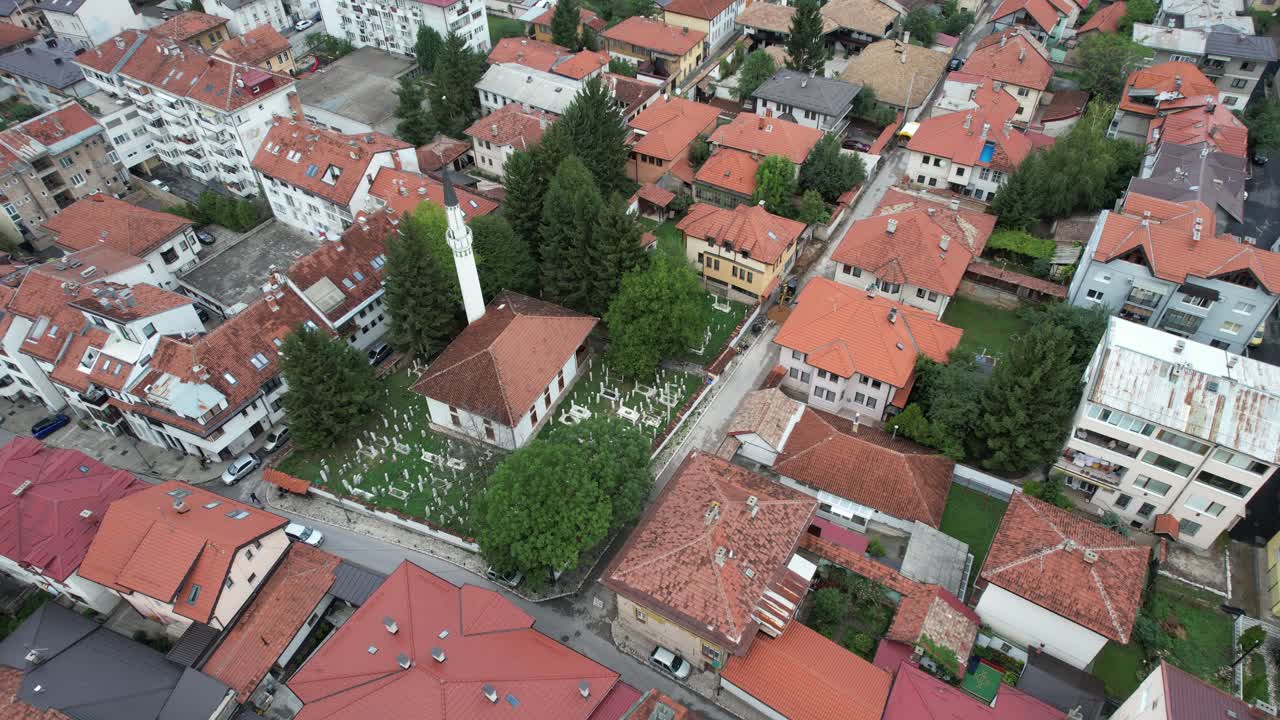 ciudad bosnia en la mezquita