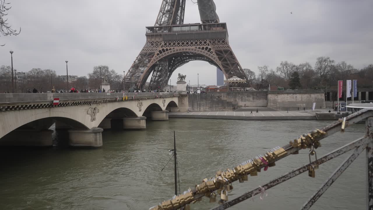 Bridge under the Eiffel Tower