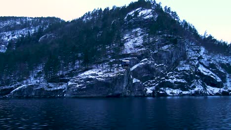 Paseos-En-Bote-Por-Los-Fiordos-Que-Rodean-Bergen,-Noruega