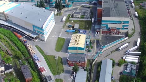 vista aérea de un complejo industrial moderno