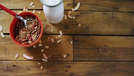 cereales para el desayuno en un tazón con un vaso de leche 4k