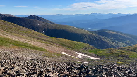 dilema pico sendero caminata breckenridge kenosha paso catorce años 14 de junio julio verano colorado cielo azul paisaje de montaña rocosa nieve derretimiento división continental grises y torreys temprano en la mañana pan derecha