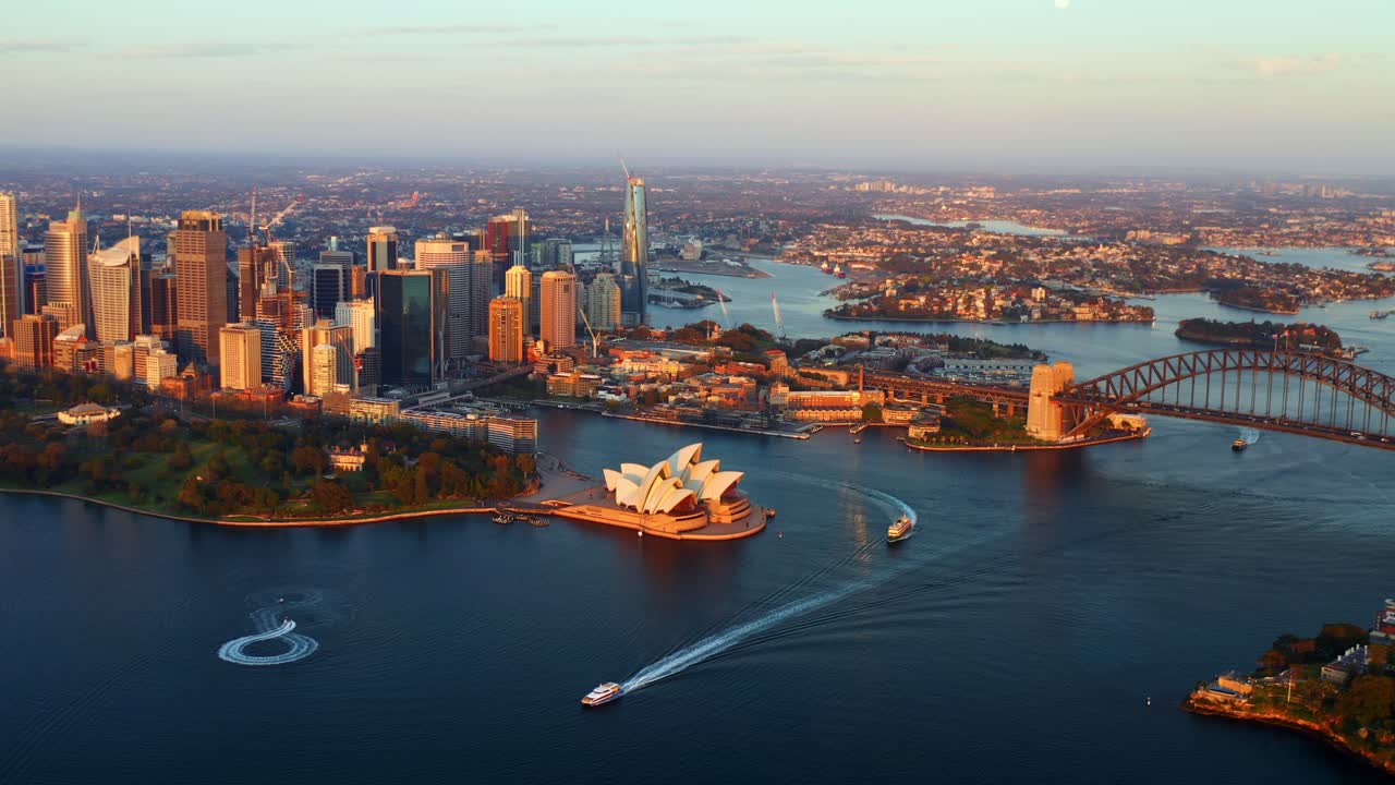 페리 보트가 순항하는 이른 아침 동안 시드니 포트 잭슨 베이(sydney port jackson bay)의 공중 전망, nsw 호주