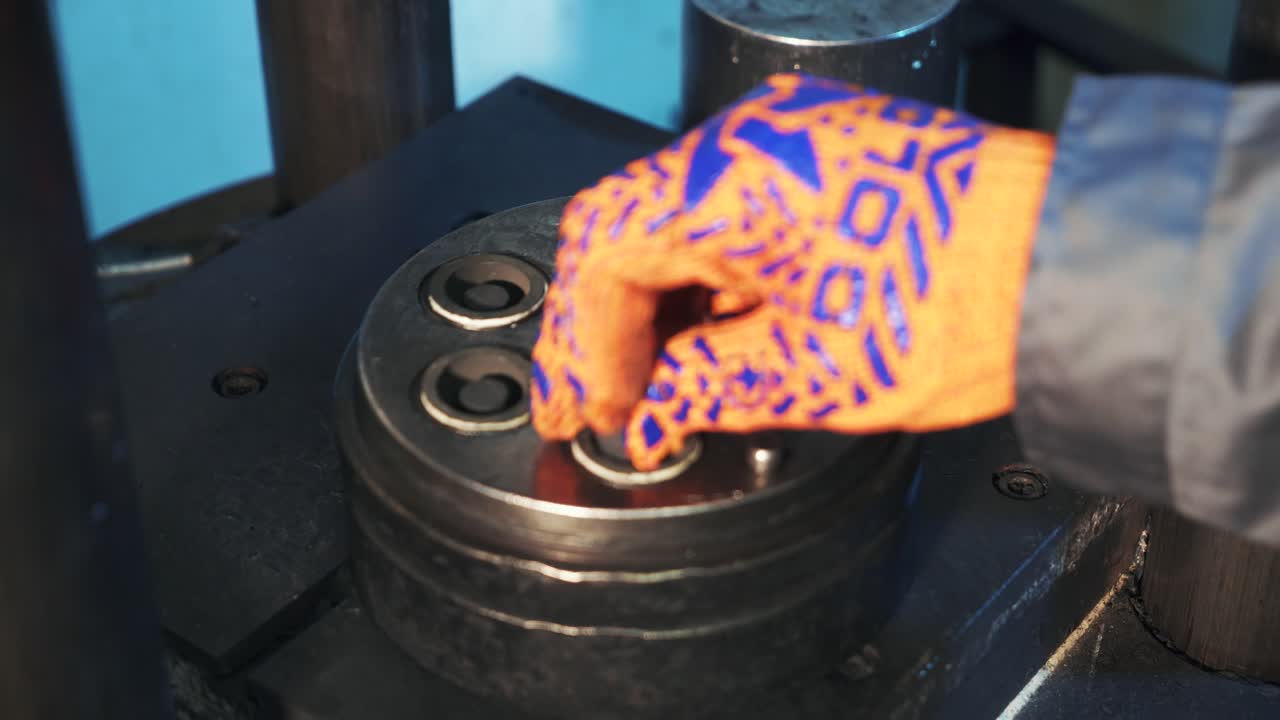 Hydraulic press machine. High precision forging and machining product