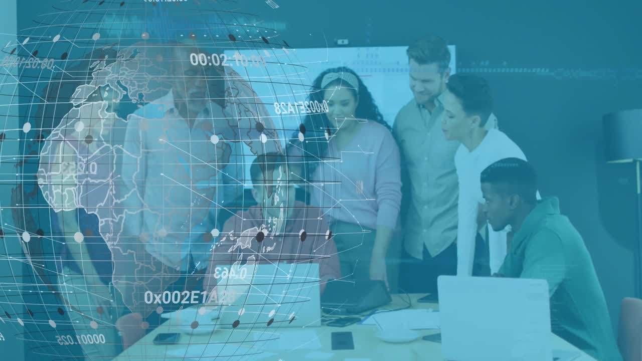 지구의 애니메이션과 데이터 처리는 사무실에서 다양한 비즈니스 사람들 위에