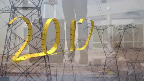 animación de 2000 formada con cinta métrica sobre un hombre de negocios con maleta y pilares eléctricos.