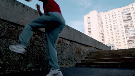 amigos entrenando el parkour