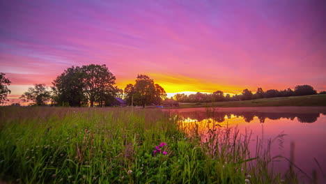 Timelapse-shot-of-clouds-passing-by-in-timelapse-over-wooden-cottages-by-the-side-of-a-lake