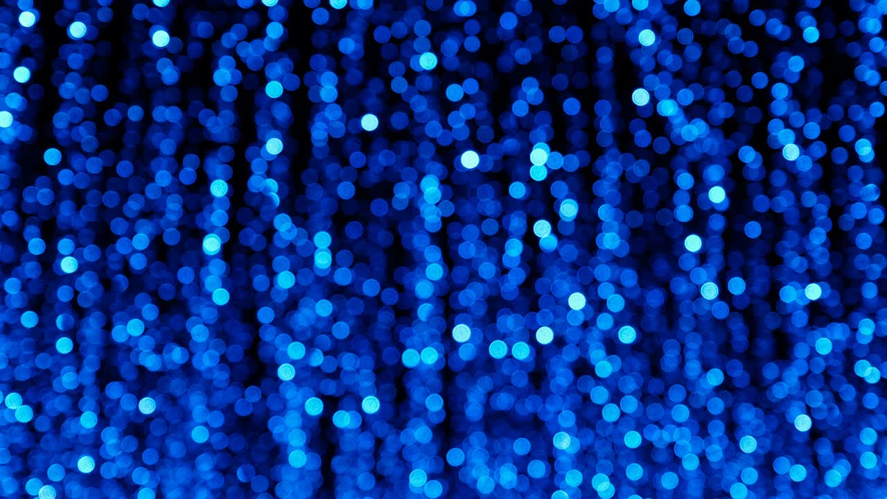 Sparkling balls in easy defocus.