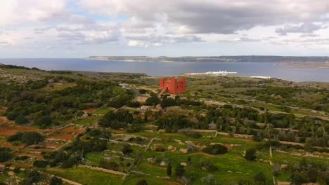 Drone-Rastreando-La-Torre-Roja-De-Mellieha