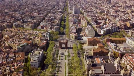 Toma-Aérea-De-Arc-De-Triomf---Arco-Triunfal-En-Barcelona-En-Verano