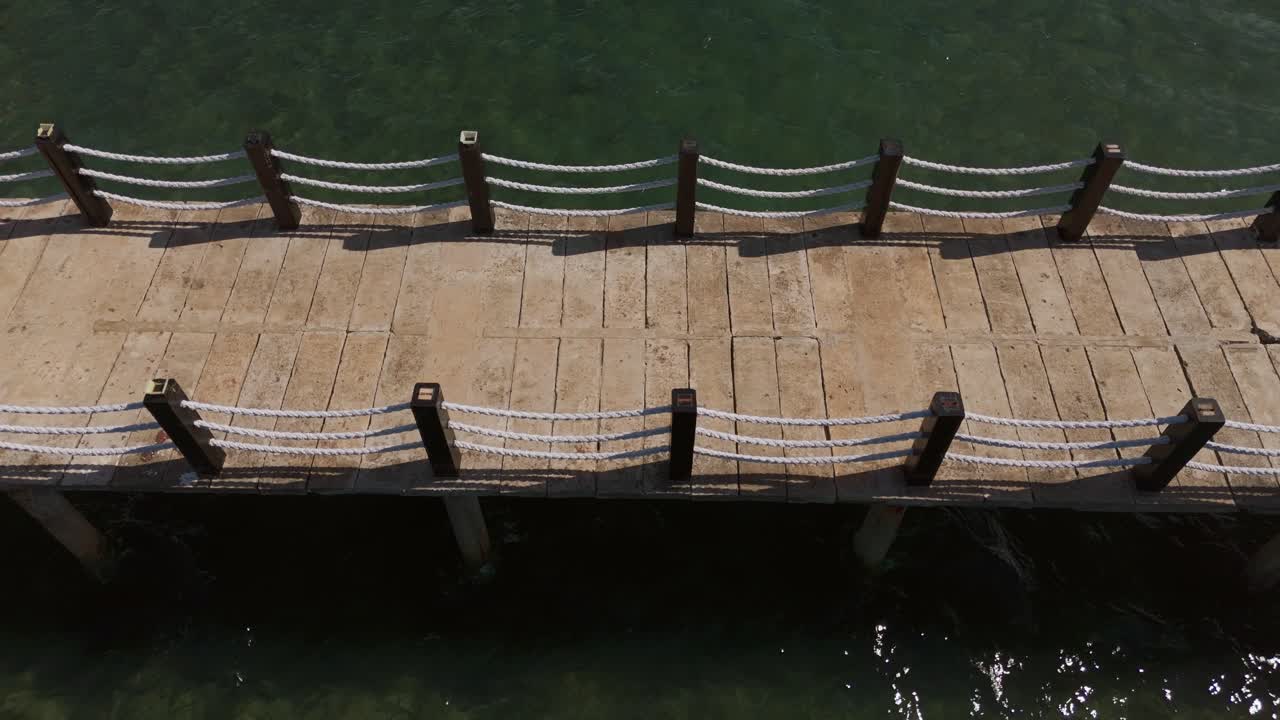 vista de seguimiento de drones de claver boardwalk, surigao del norte, filipinas
