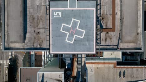 Helicopter-Landing-Pad-Of-Surrey-Memorial-Hospital-In-Surrey,-Canada---aerial-top-down