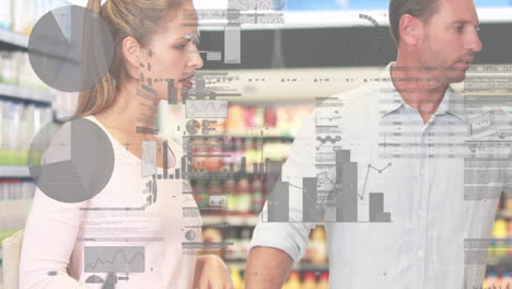 animación del procesamiento de datos financieros sobre una pareja caucásica en la tienda.