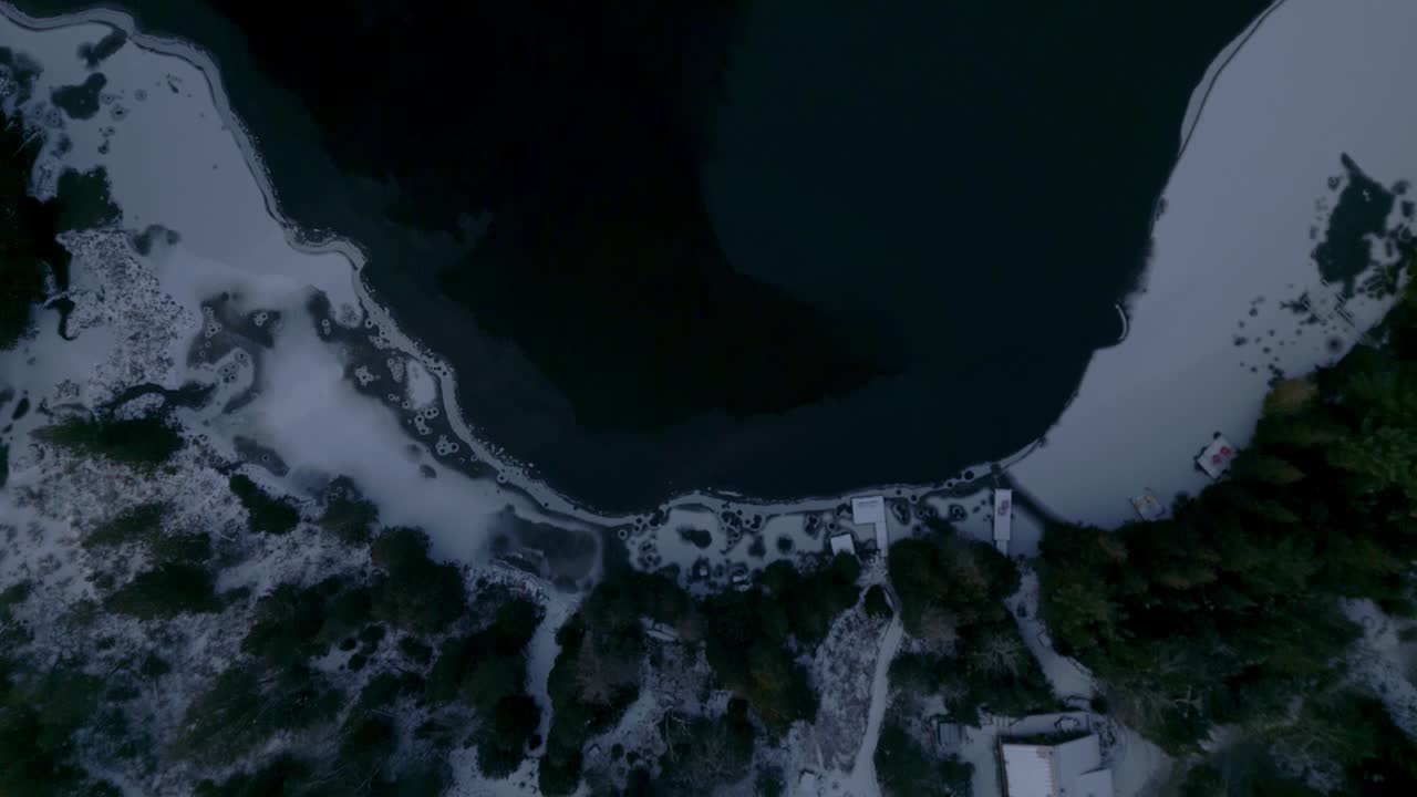 겨울에 클레르무스티어 호수, 드론의 눈과 얼음의 시각, 페티-체르세이, 캐나다