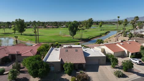 High-end-homes-in-country-club-golf-course-in-southwest-USA