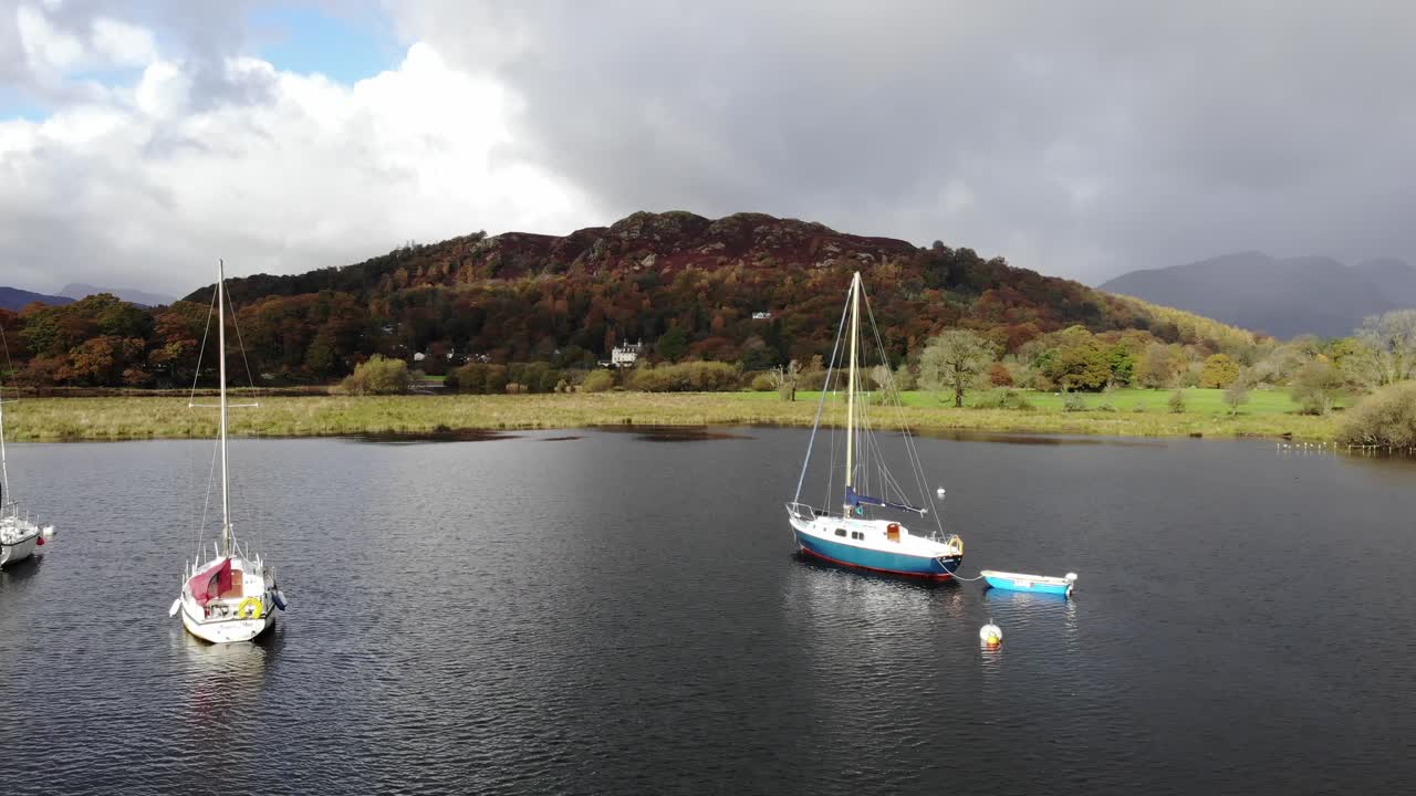 윈더미어 호수의 항해 보트