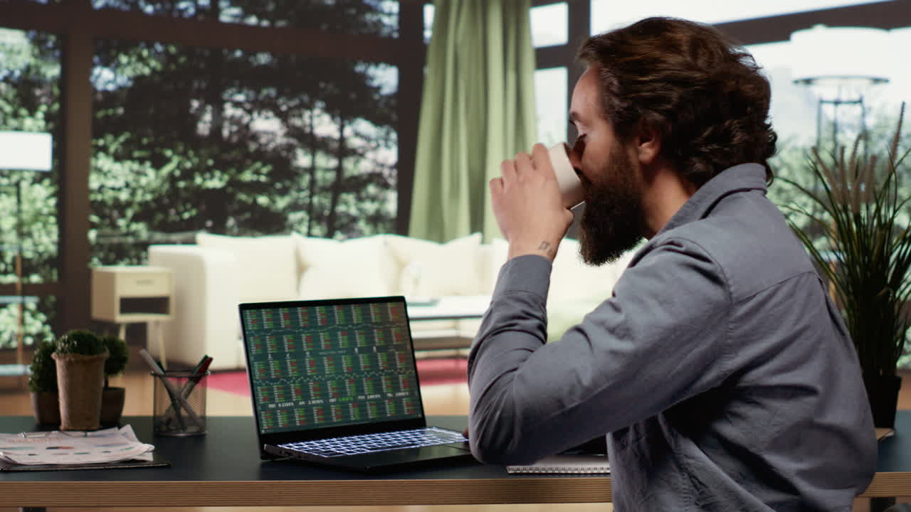 Independent economist studying market's developments