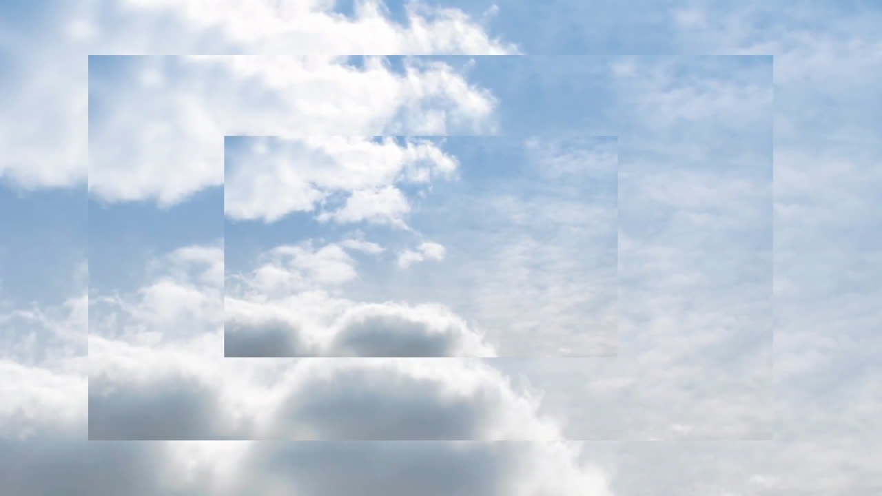 세 가지 크기의 화면에 파란 하늘의 구름
