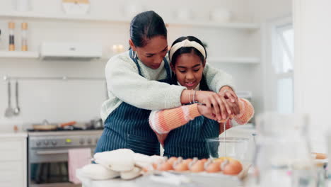 Mutter,-Unterricht-Und-Mädchen-Kochen-In-Der-Küche