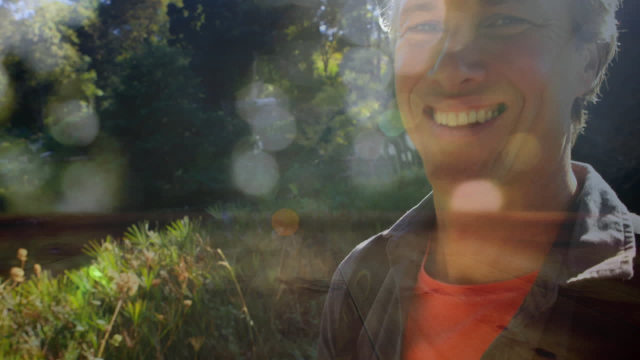 경관을 보기 위해 잠시 멈추는 하이커