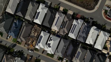 Sonnenkollektoren-Auf-Privathausdächern-Der-Stadt-Perth-In-Australien