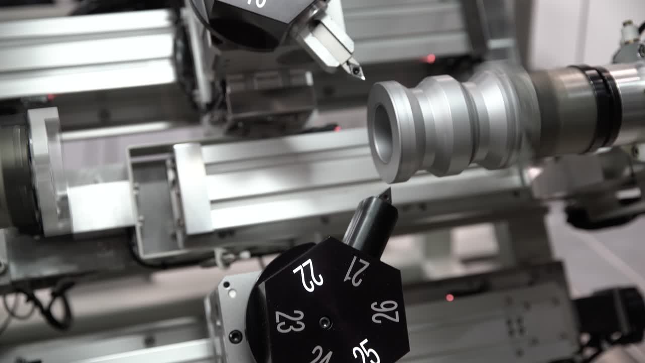 металлообрабатывающая машина с чпу.