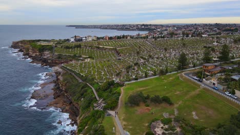 Waverly-Cemetery-And-Calga-Reserve-At-The-Oceanfront-Of-Bronte,-New-South-Wales,-Australia