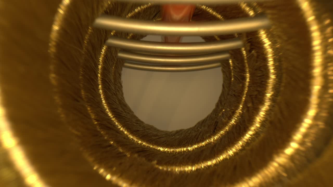 3개의 매달린 나사산 금 고리 내부에서 시작하여 고리가 약간 흔들리는 속도로 나머지 고리를 통해 빼낸 다음 터널 밖으로 완전히 빠져나갑니다.