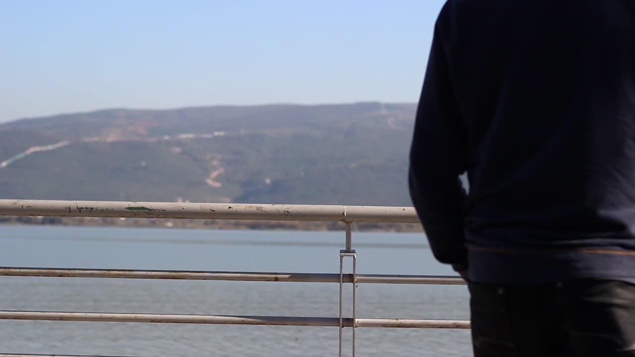 슬 ⁇  혼자 남자 실루 ⁇ 과 바다 전망 7