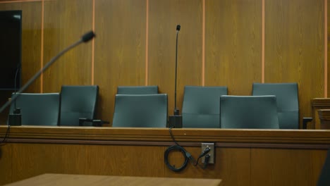 Explore the space of an American courtroom with a focused view on the jurors&#039; bench
