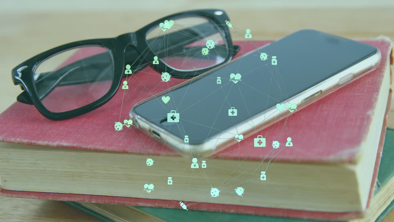 animación de un globo de iconos digitales sobre un diario, una taza de café, gafas y un teléfono inteligente en una mesa de madera