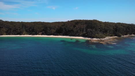 Vista-Aérea-Panorámica-De-La-Playa-De-Murrays,-En-La-Soleada-Bahía-De-Jervis,-Nsw,-Australia