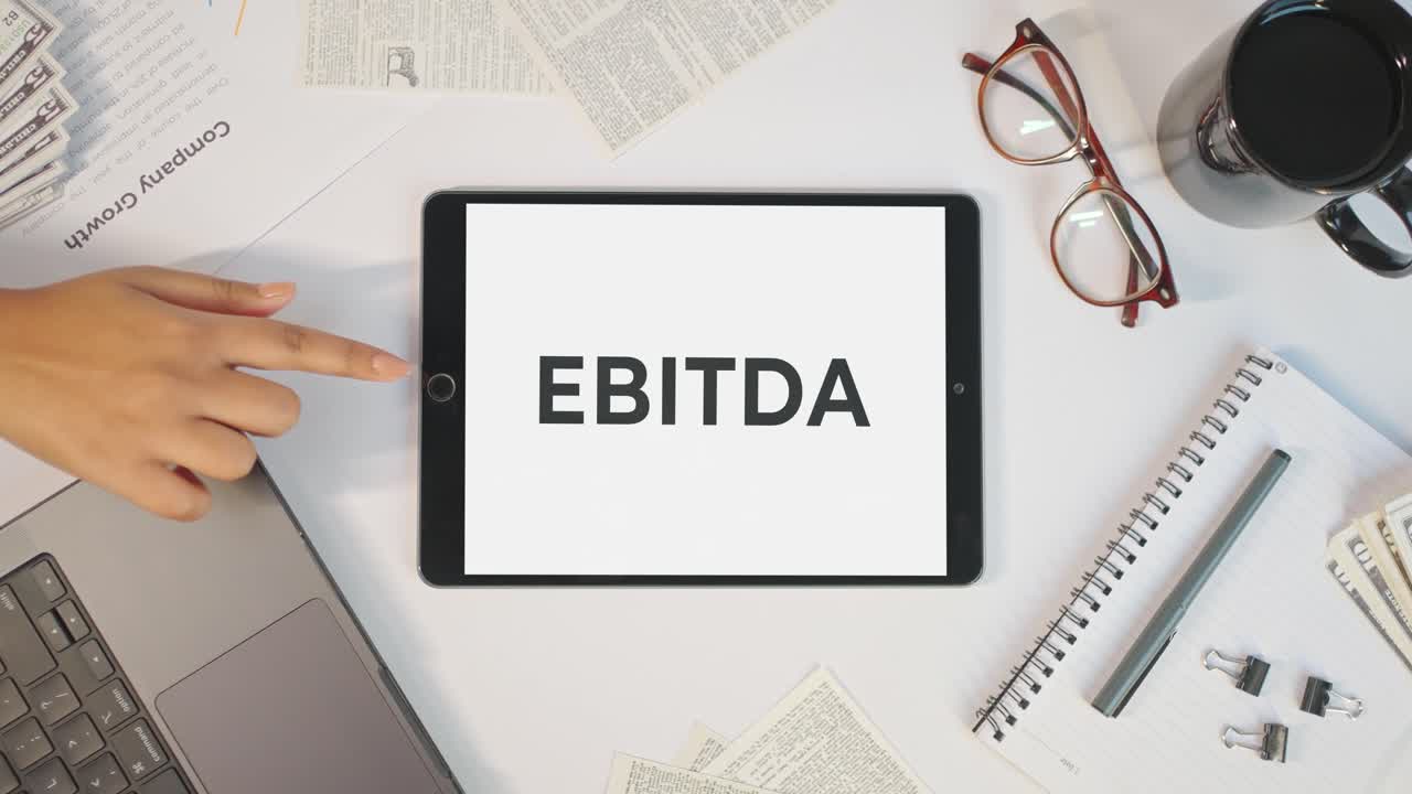 la visualización de ebitda en la pantalla de una tableta