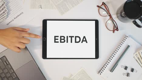 Ebitda-Mostrado-En-La-Pantalla-De-Una-Tableta