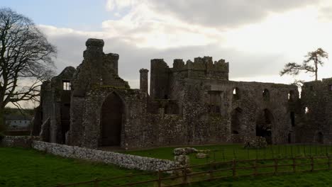 Dynamische,-Weiche-Aufnahme-Mit-Bective-Abbey,-Co.-Meath,-Irland