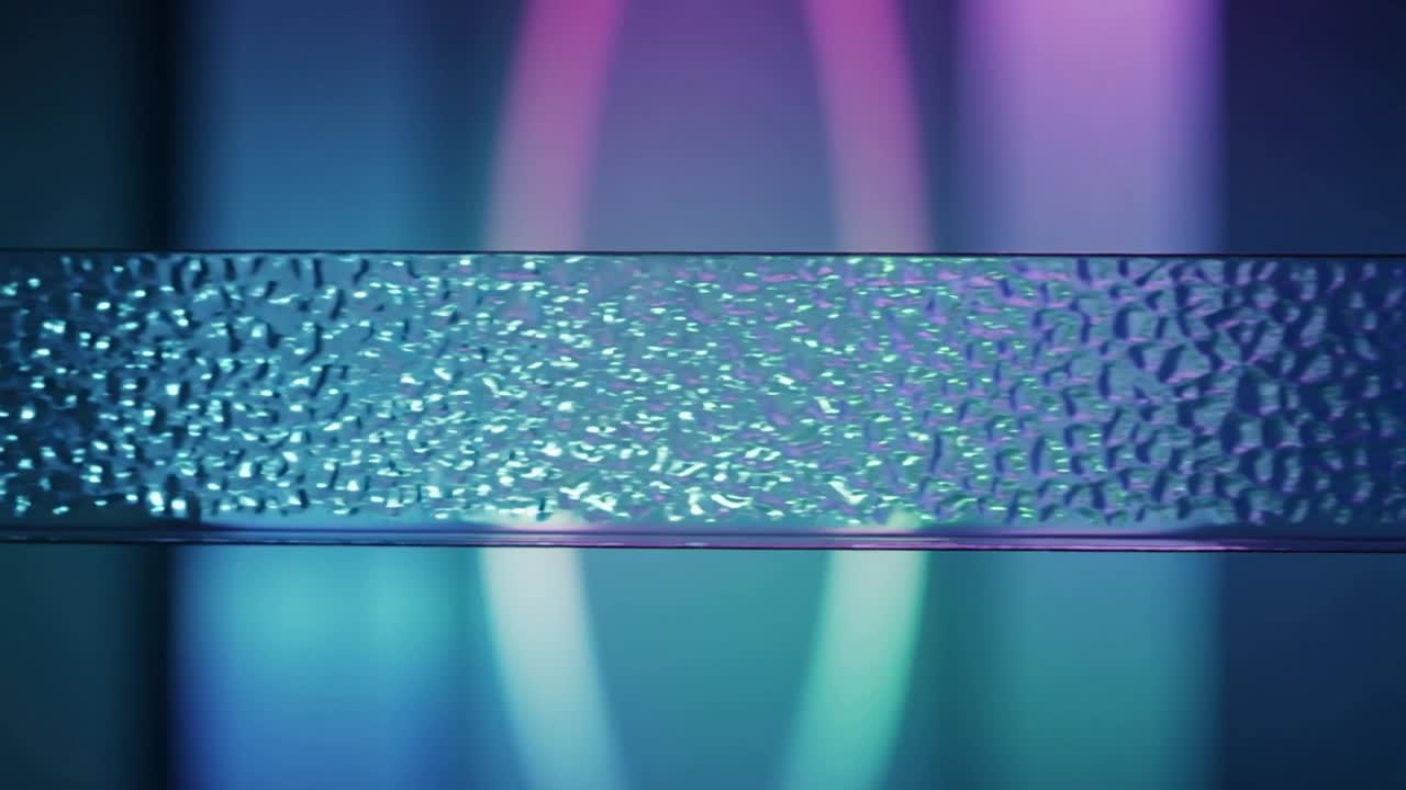 Glinsterende getextureerde acrylbar onder strijkende LED-verlichting, linkerdeel gemarkeerd, toont afwerking voor ontwerp.
